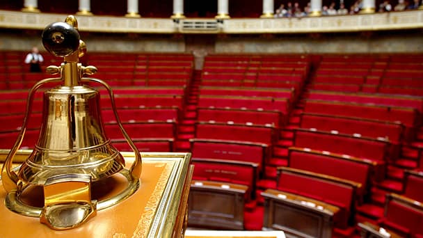 Les députés et sénateurs ne remettront pas les pieds dans l'hémicycle avant le 7 avril.