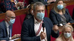 "Ma liberté aujourd'hui, c'est 30 cm de câbles et 3 kg de matériel que je porte 24h/24 jusqu'à la fin de mes jours": atteint de Covid long, le député LaREM Raphaël Gérard témoigne à l'Assemblée nationale