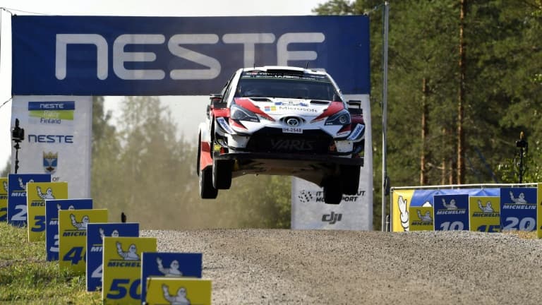 Le pilote estonien Ott Tanak, assisté de son co-pilote Martin Järveoja, au volant de sa Toyota Yaris, lors de la spéciale du Rallye de Finlande, le 29 juillet 2018 près de Jyväskylä
