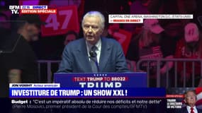  "Il est mon héros, notre héros": l'acteur et scénariste américain, Jon Voight, lance les festivités en donnant un discours en amont du dernier meeting de Donald Trump