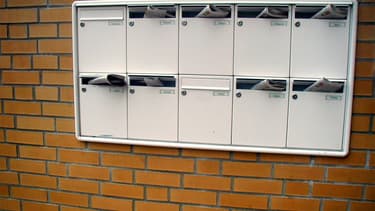 De nombreux prospectus publicitaires sont déposés chaque jours dans les boîtes aux lettres des particuliers.