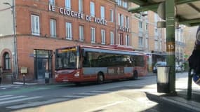 Un bus dans la ville de Toulouse. 