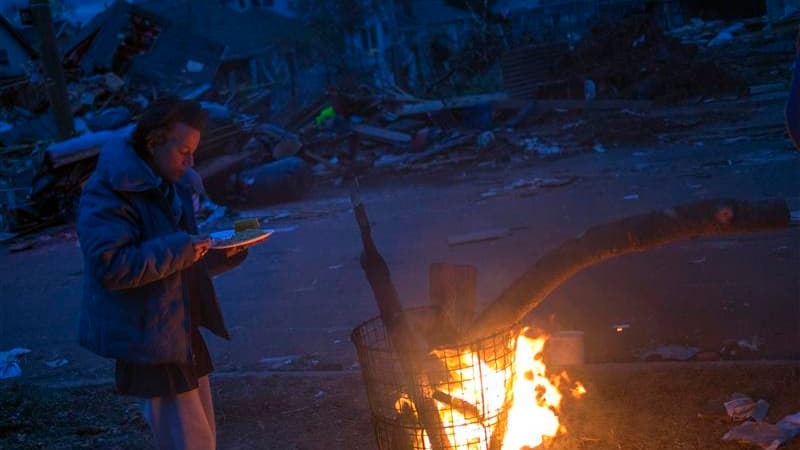 A Staten Island. Une semaine après le passage dévastateur de l'ouragan Sandy, les écoles devaient rouvrir leurs portes à New York et la vie devait revenir progressivement à la normale lundi dans le nord-est des Etats-Unis, où près de 2 millions de personn