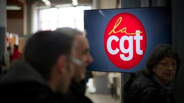 La CGT a brandi lundi, trois jours avant une conférence sociale qui portera notamment sur les retraites, la menace d'une mobilisation interprofessionnelle en septembre. /Photo prise le 18 mars 2013/REUTERS/Bruno Martin