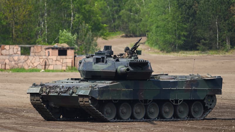 Char Leopard 2 en manœuvre. 