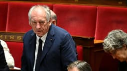 François Bayrou au sein de l'hémicycle de l'Assemblée nationale à Paris, après la fin de la séance qui a abouti par le vote contre sa confiance le lundi 8 septembre 2025.