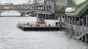 Le vertiport d'Austerlitz en cours d'installation sur le quai d'Austerlitz dans le 13e arrondissement de Paris le vendredi 31 mai 2024.