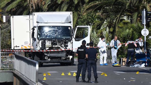 Au lendemain de l'attentat de Nice sur la Promenade des Anglais le 14 juillet 2016