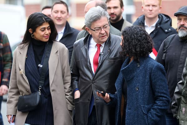 Rima Hassan et Manon Aubry, candidates sur la liste LFI aux européennes, aux côté de Jean-Luc Mélenchon lors d'une manifestation à Lille (Nord), le 18 avril 2024.