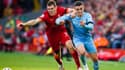 James Milner face à Phil Foden lors de Liverpool-Manchester City