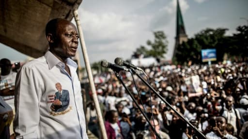 Le candidat indépendant à l'élection présientielle au Congo du 20 mars, Jean-Marie Michel Mokoko, à son dernier meeting de campagne à Brazzaville le 18 mars 2016 Le candidat indépendant à l'élection présientielle au Congo du 20 mars, Jean-Marie Michel Mokoko, à son dernier meeting de campagne à Brazzaville le 18 mars 2016