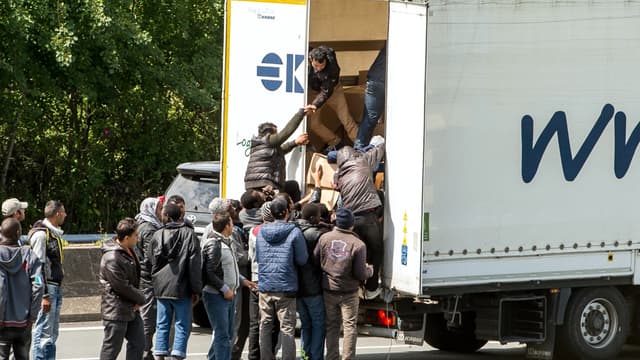 Les migrants afflux entre la France et le Royaume-Uni.