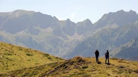 Des randonneurs dans les Pyrénées orientales
