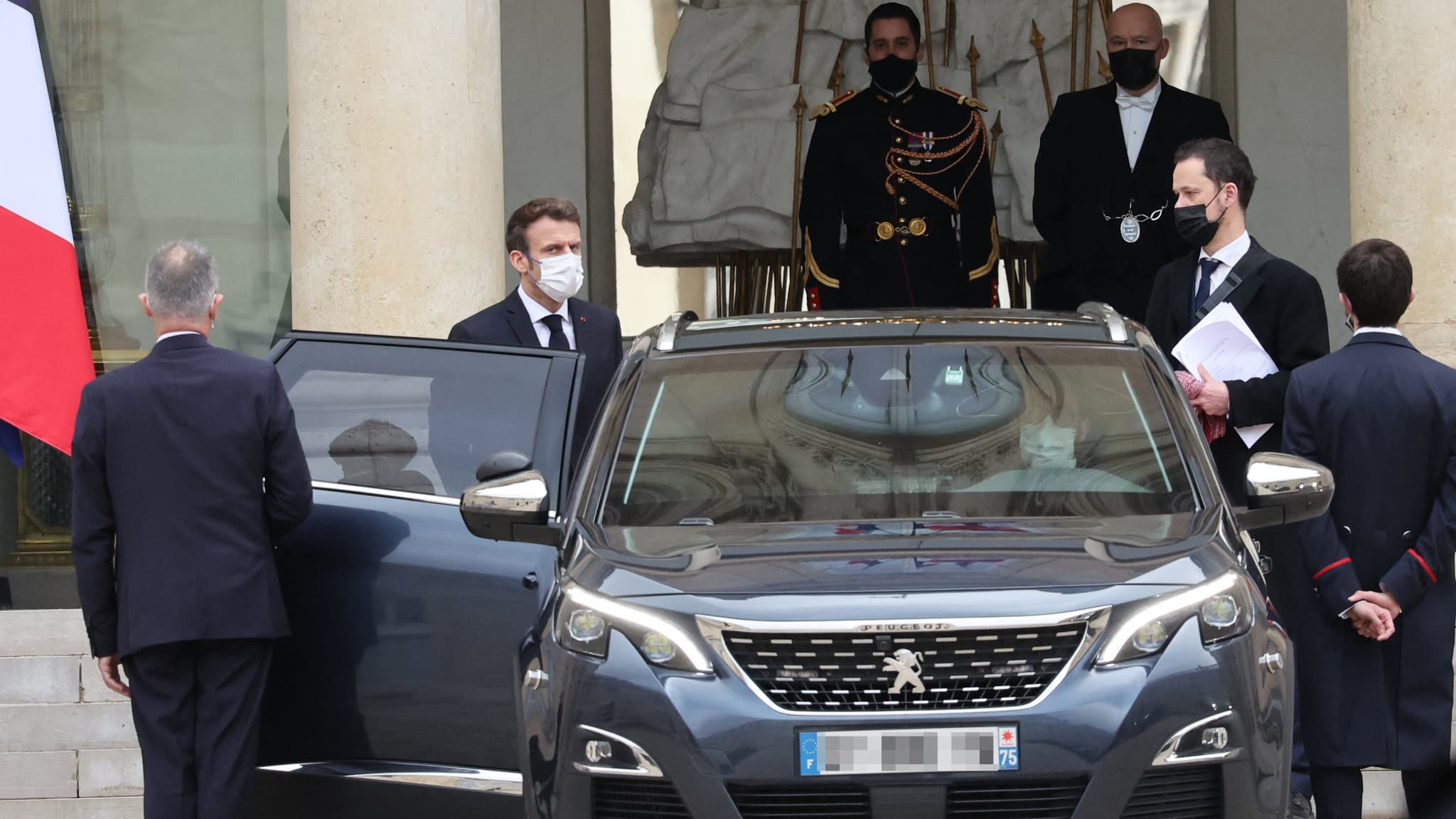 L’actuel président de la République utilise principalement une DS7 Crossback hybride et blindée L’actuel président de la République utilise principalement une DS7 Crossback hybride et blindée