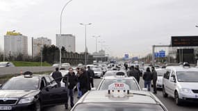 Archives, décembre 2009: opération escargot des taxis entre Orly et Paris.