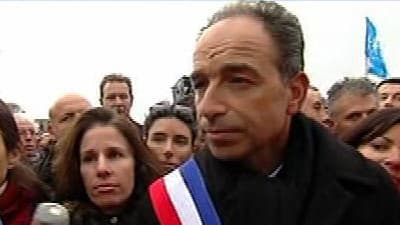 Concernant l'absence de son ex-rival pour la présidence de l'UMP, François Fillon, Jean-François Copé a simplement indiqué "respecter son choix".