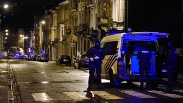 Des policiers à Verviers le 15 janvier 2015, après le démantèlement d'une cellule jihadiste, une opération qui a fait deux morts.