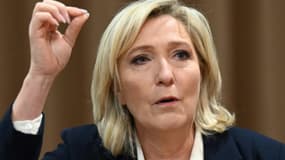 Marine Le Pen (RN) en déplacement à Béziers, le 7 janvier 2022

