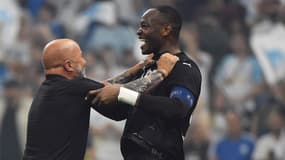 Jorge Sampaoli et Steve Mandanda à l'OM, le 21 mai 2022