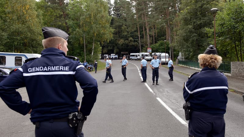 Des gendarmes bloquent une rue à Clermont-Ferrand, en 2013 (photo d'illustration).