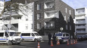 Policiers à Schiltigheim (Alsace), lors de la reconstitution du meurtre de Sophie Le Tan, le 16 février 2021