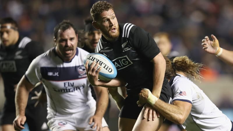 Tawera Kerr-Barlow signe à La Rochelle