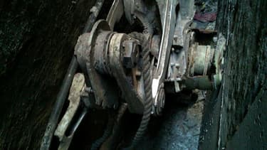 Un élément de train d'atterrissage provenant sans doute de l'un des deux avions de ligne qui se sont écrasés contre les tours du World Trade Center le 11 septembre 2001 a été retrouvée, coincée entre deux immeubles de Manhattan, a annoncé vendredi la poli