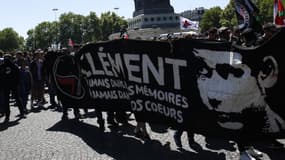 Quelques milliers de personnes ont défilé en hommage à Clément Méric, deux ans après sa mort, le 6 juin 2015, à Paris. 