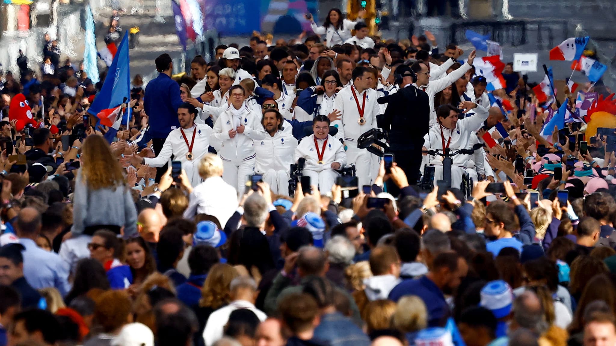 Les athlètes sur le catwalk, le 14 septembre 2024.