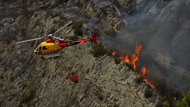 Un feu de forêt à Artesa de Segre, dans le nord-est de l'Espagne, le 16 juin 2022