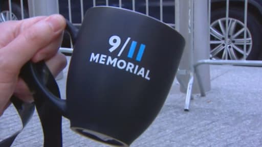 Une tasse estampillée "9/11 Memorial" vendue au musée du 11-Septembre à New York.