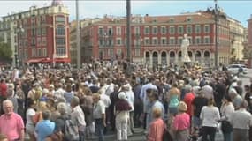 Lundi, près d'un millier de personnes se sont rassemblées à Nice, en soutien au bijoutier qui a abattu un braqueur.