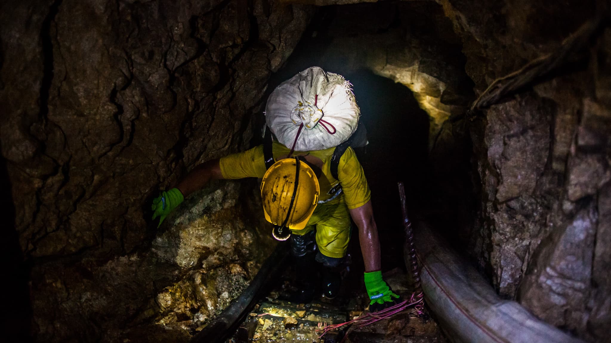 "ILS ÉTAIENT SAINS ET SAUFS": 25 PERSONNES BLOQUÉES APRÈS L'EFFONDREMENT D'UNE MINE D'OR EN COLOMBIE