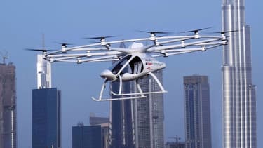 Aucun passager n'a pris part à ce vol d'essai d'un taxi volant sans pilote, a indiqué l'Autorité des transports de Dubaï (RTA).
