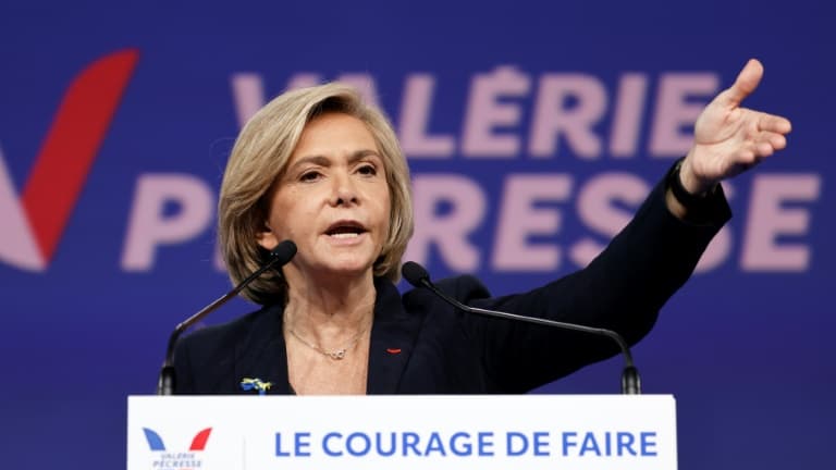 La candidate LR à la présidentielle Valérie Pécresse lors d'un meeting Porte de Versailles, à Paris, le 3 avril 2022