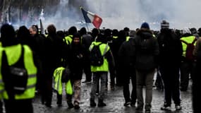 Des gilets jaunes manifestent à travers la France, le 15 décembre 2018