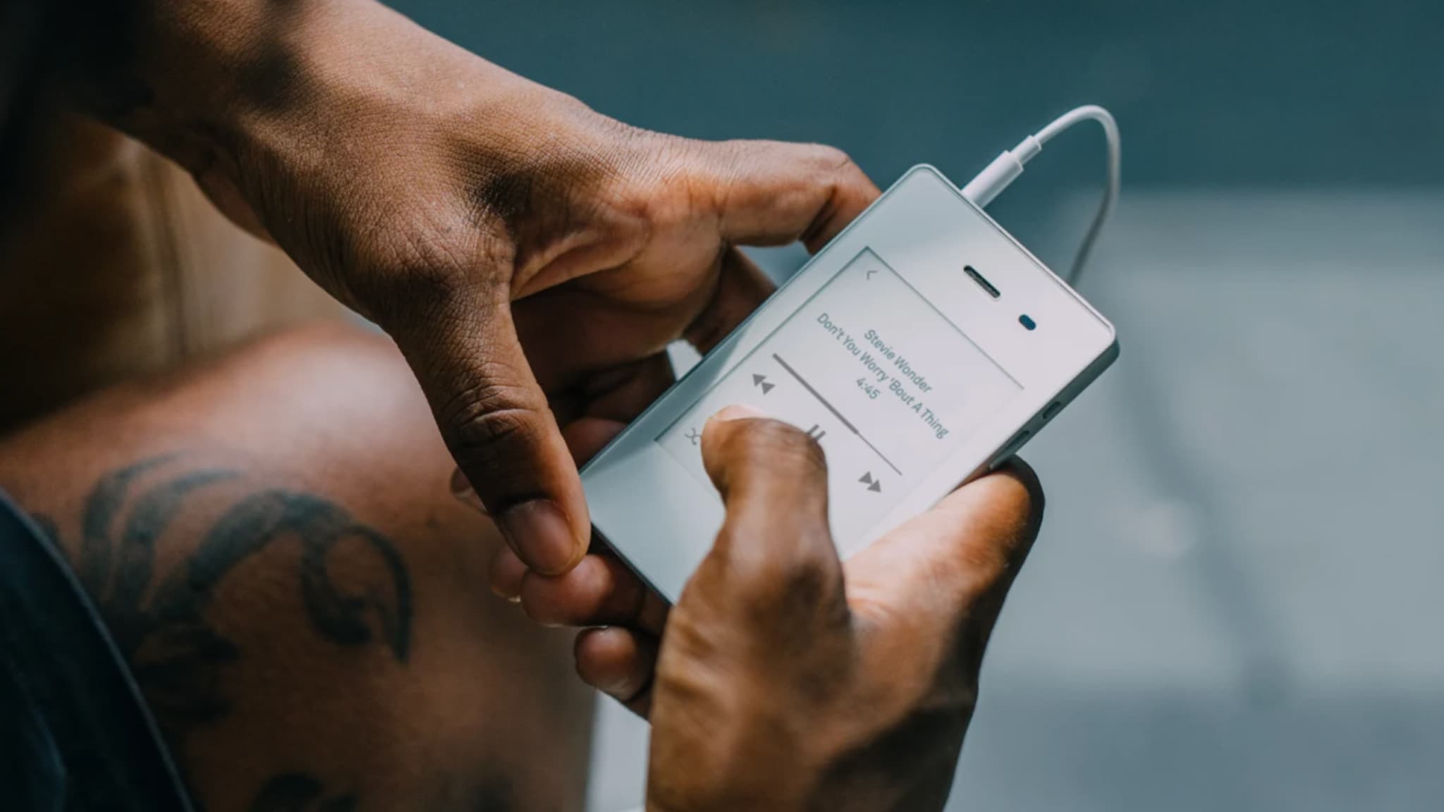 Le Light Phone, un téléphone capable de lire de la musique mais dénué d'applications Le Light Phone, un téléphone capable de lire de la musique mais dénué d'applications