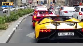 Une Lamborghini prend feu dans des embouteillages