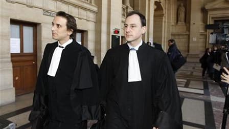 Les avocats de Dieter Krombach. Les plaidoiries finales ont commencé vendredi à la cour d'assises de Paris au procès d'un crime vieux de 29 ans et imputé à ce médecin allemand jugé grâce à un enlèvement qui mécontente l'Allemagne. /Photo d'archives/REUTER