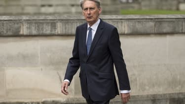 Philip Hammond a laissé entendre la possibilité de baisser les impôts et les charges pour les entreprises basées au Royaume-Uni afin qu'elles restent compétitives malgré les droits de douanes européens.