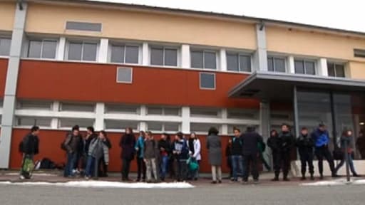 L'enfant décédé samedi après une bagarre au collège Joseph-Bédier, dans la Drôme, souffrait d'une malformation, a révélé son père.