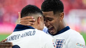 Trent Alexander-Arnold et Jude Bellingham célèbrent la victoire de l'Angleterre en quart de finale de l'Euro, 6 juillet 2024