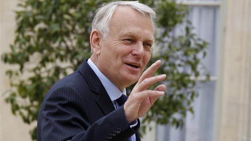 Jean-Marc Ayrault s'est dit prêt vendredi à nommer dans son gouvernement des personnalités du Front de gauche. "Si demain d'autres forces politiques que celles qui composent actuellement la majorité présidentielle veulent nous rejoindre et réussir le chan