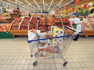 Image d'illustration - un caddie rempli dans un supermarché