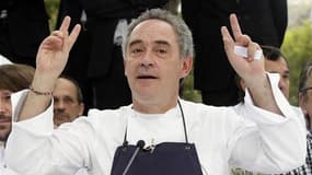Le chef catalan Ferran Adria a servi samedi soir un dernier dîner à El Bulli, son restaurant aux trois étoiles Michelin. Sacré meilleur établissement du monde entre 2006 et 2009 par le prestigieux magazine Restaurant, El Bulli sera transformé en une fonda