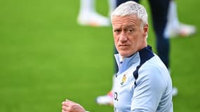 Didier Deschamps pensif pendant un entraînement de l'équipe de France lors de l'Euro 2024