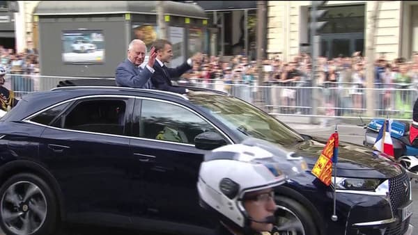 Charles III et Emmanuel Macron lors de la descente des Champs Elysées le 20 septembre 2023.