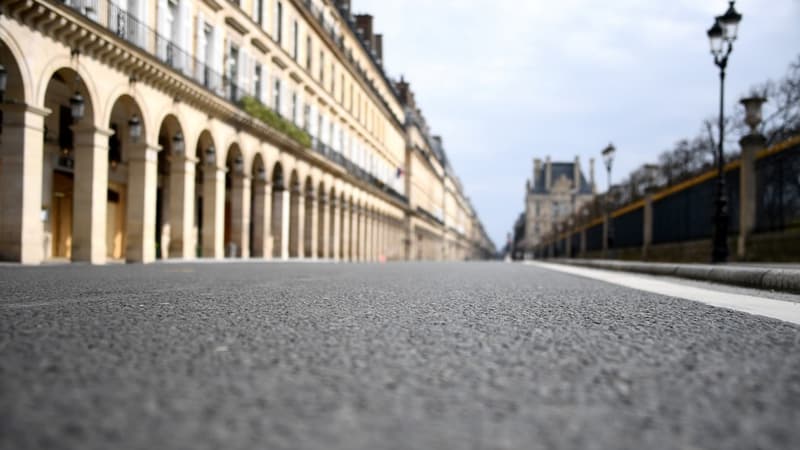 Une avenue parisienne rendue déserte par le confinement.