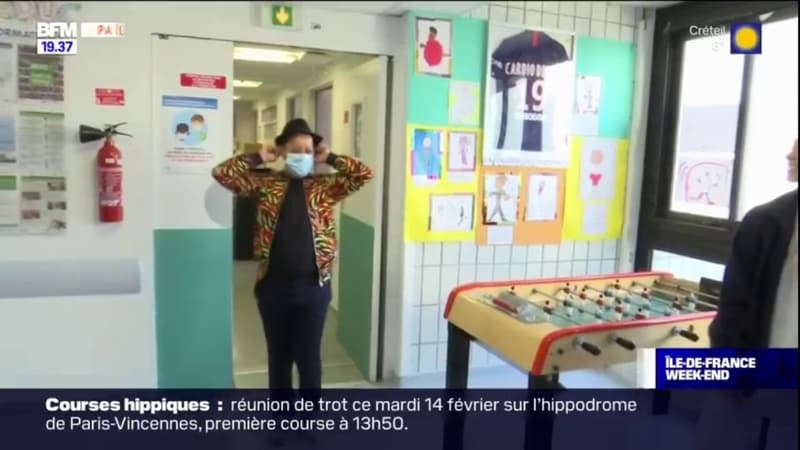Booder rend visite aux enfants malades de l'hôpital Robert-Debré