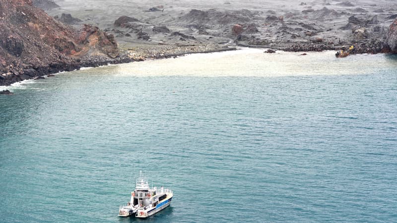 Un bateau au large de la côte de Whakatane sur l'île du Nord, le 13 décembre 2019. 
